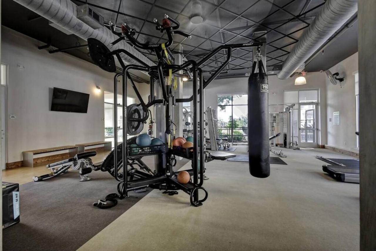 Vibrant Downtown Studio Wifi Pool Gym San Antonio Exterior photo